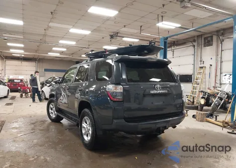 2024 Toyota 4Runner Sr5 Premium z USA, uszkodzony, nr VIN JTENU5JR2R6279493